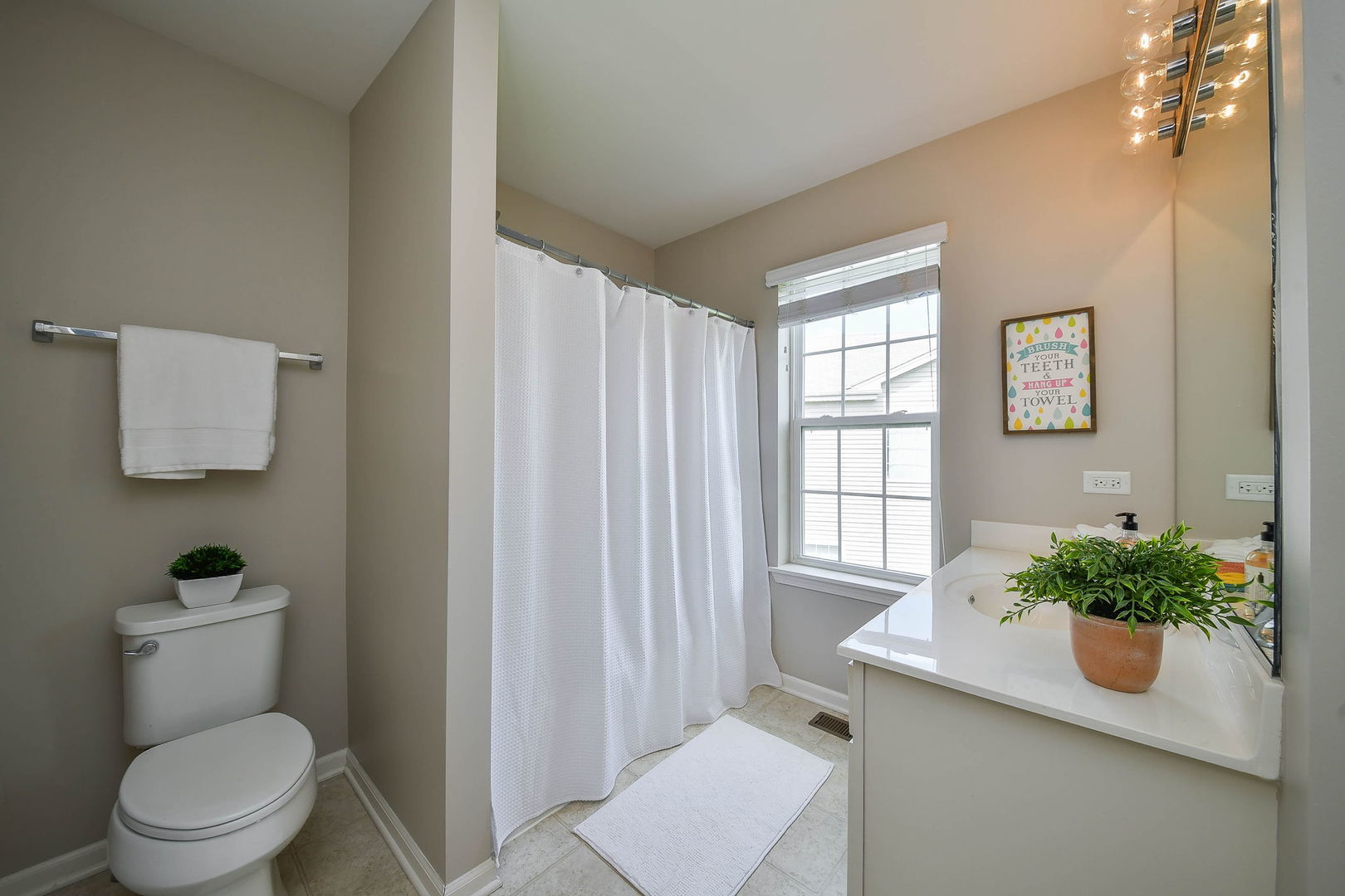105 CATAMARAN Circle