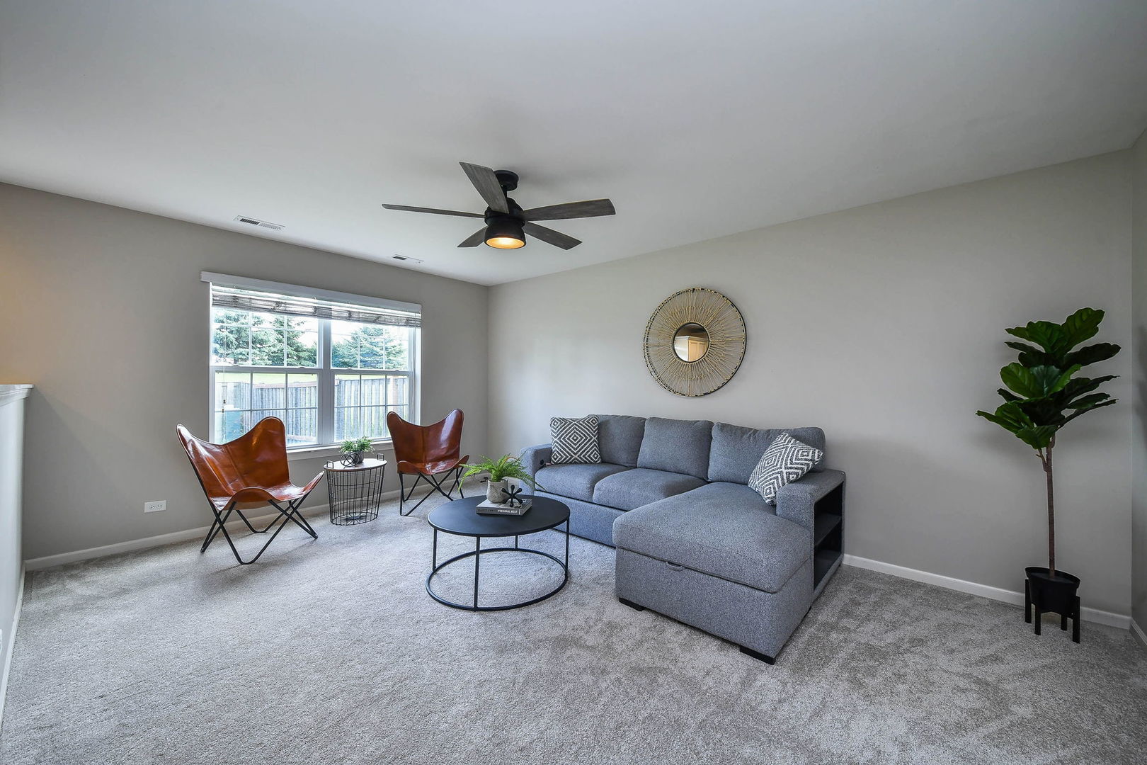 105 CATAMARAN Circle