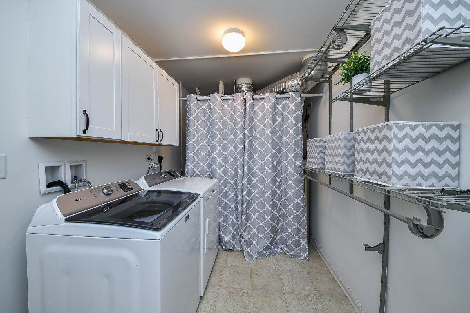 105 CATAMARAN Circle