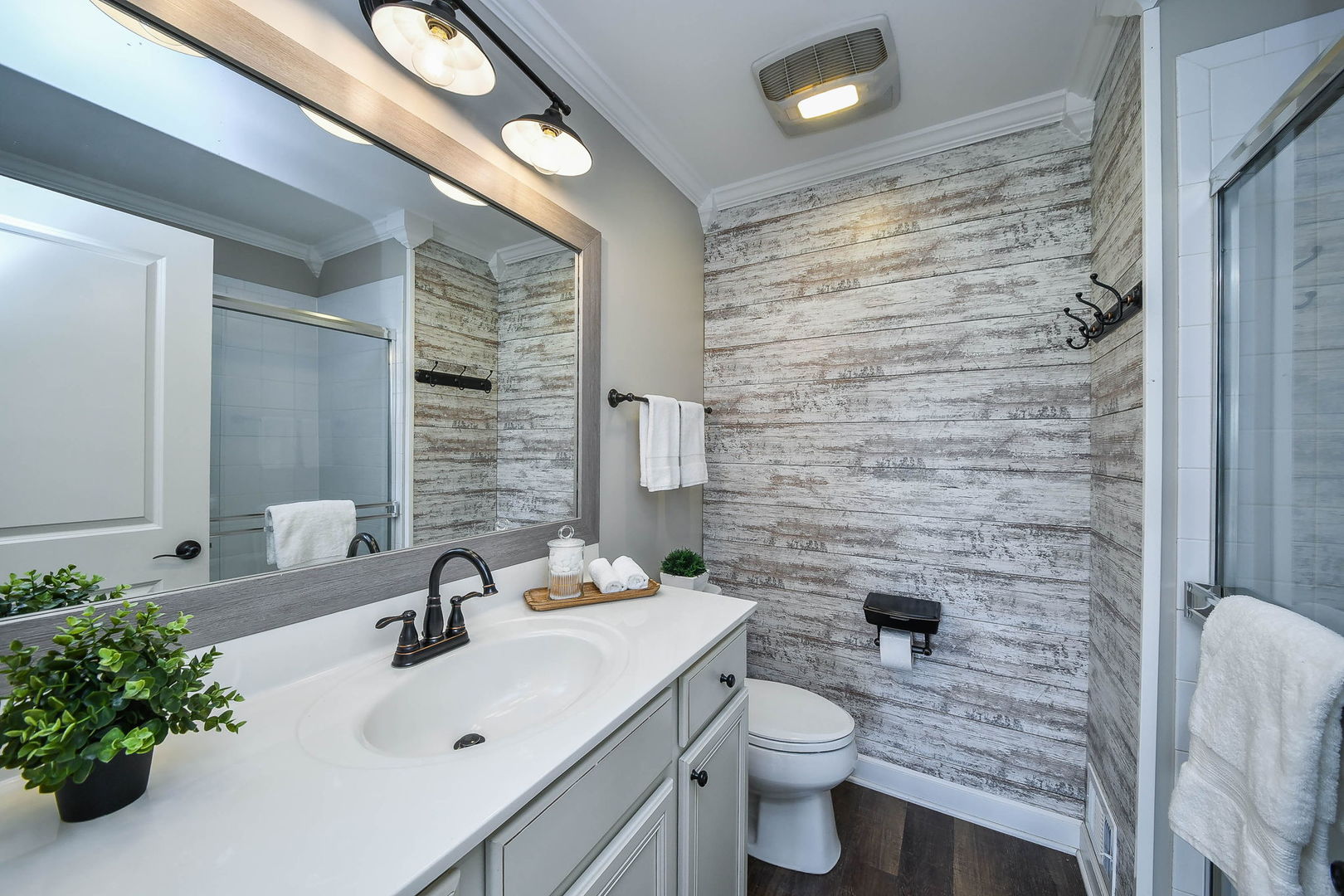 105 CATAMARAN Circle