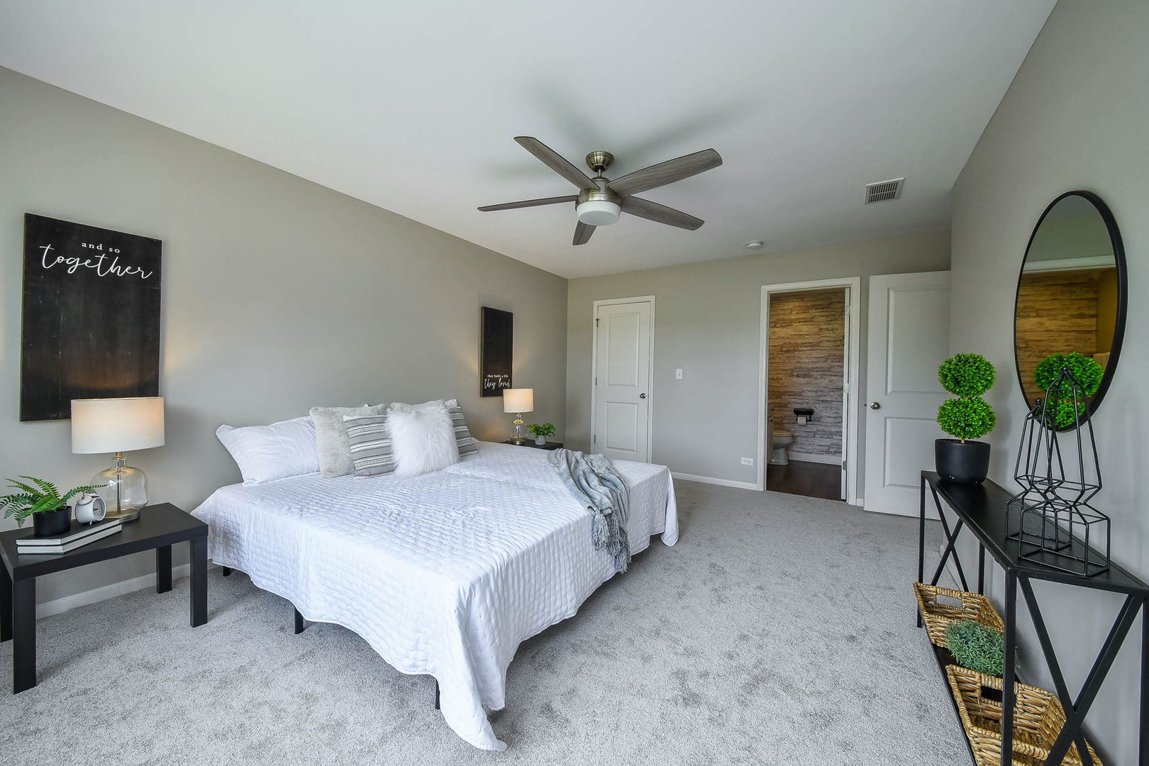 105 CATAMARAN Circle