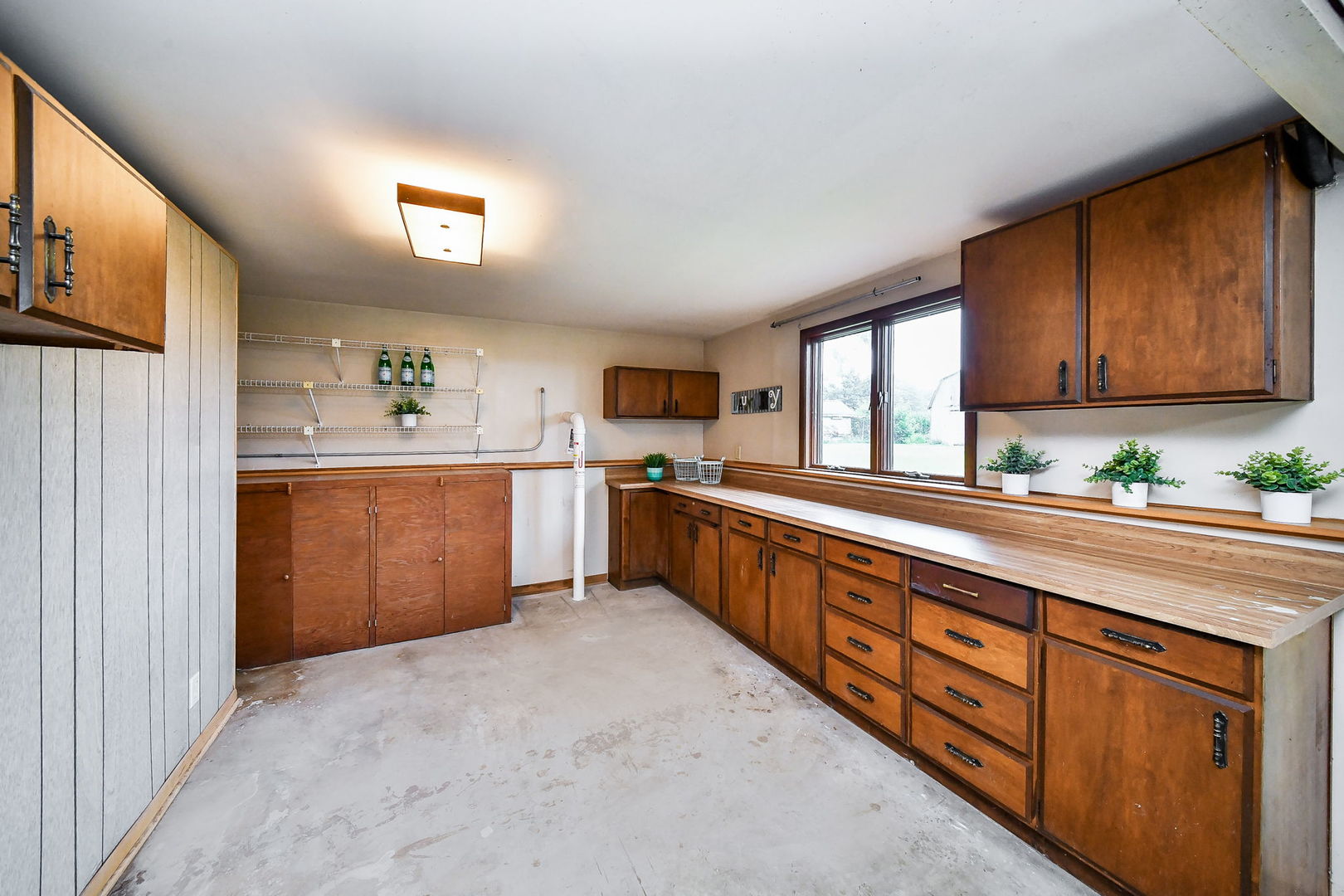 2S557 Bliss Road