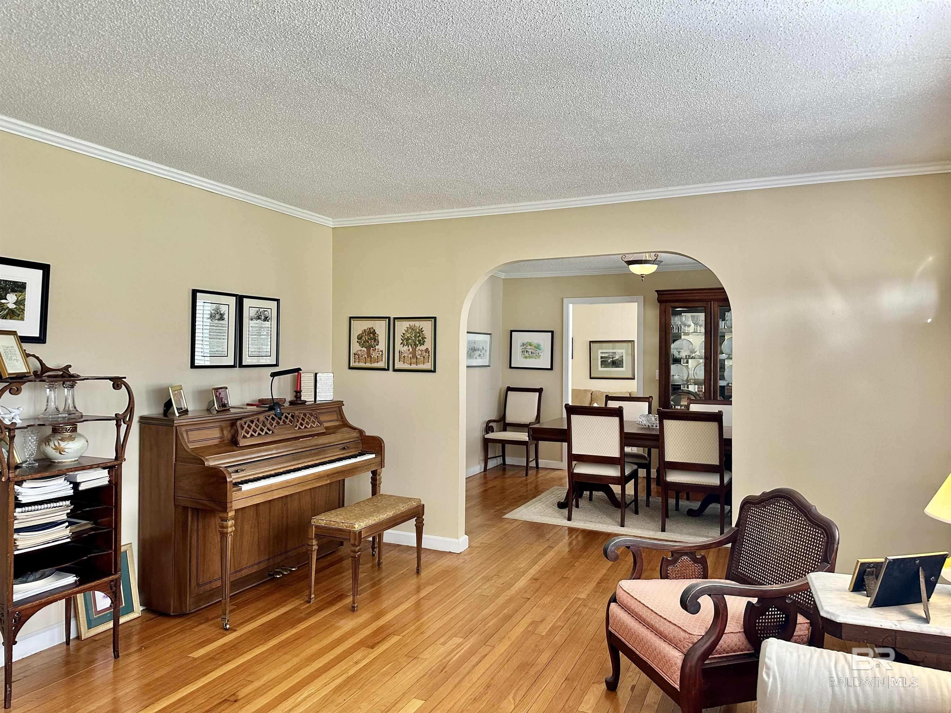 204 W Montesano Drive