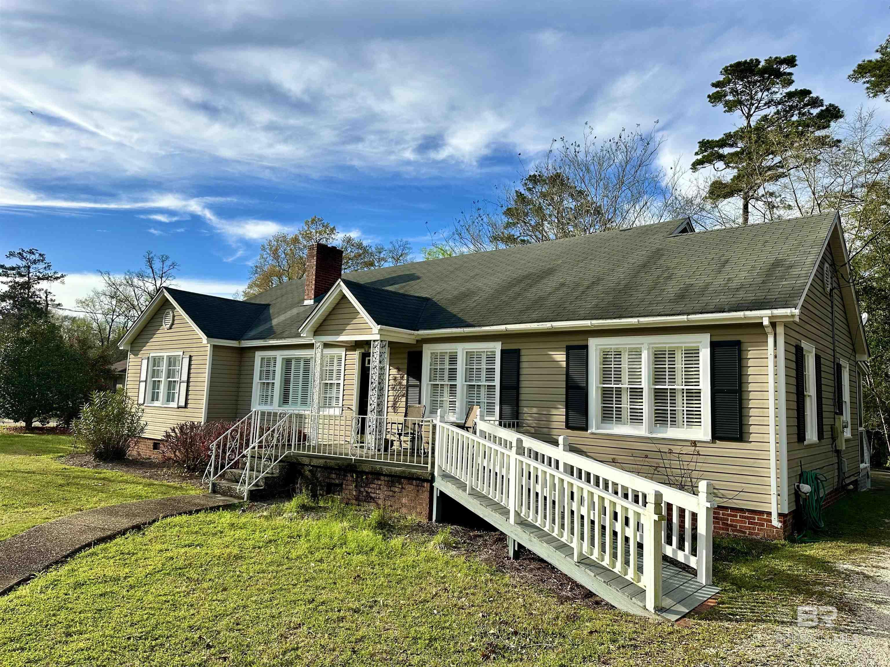 204 W Montesano Drive