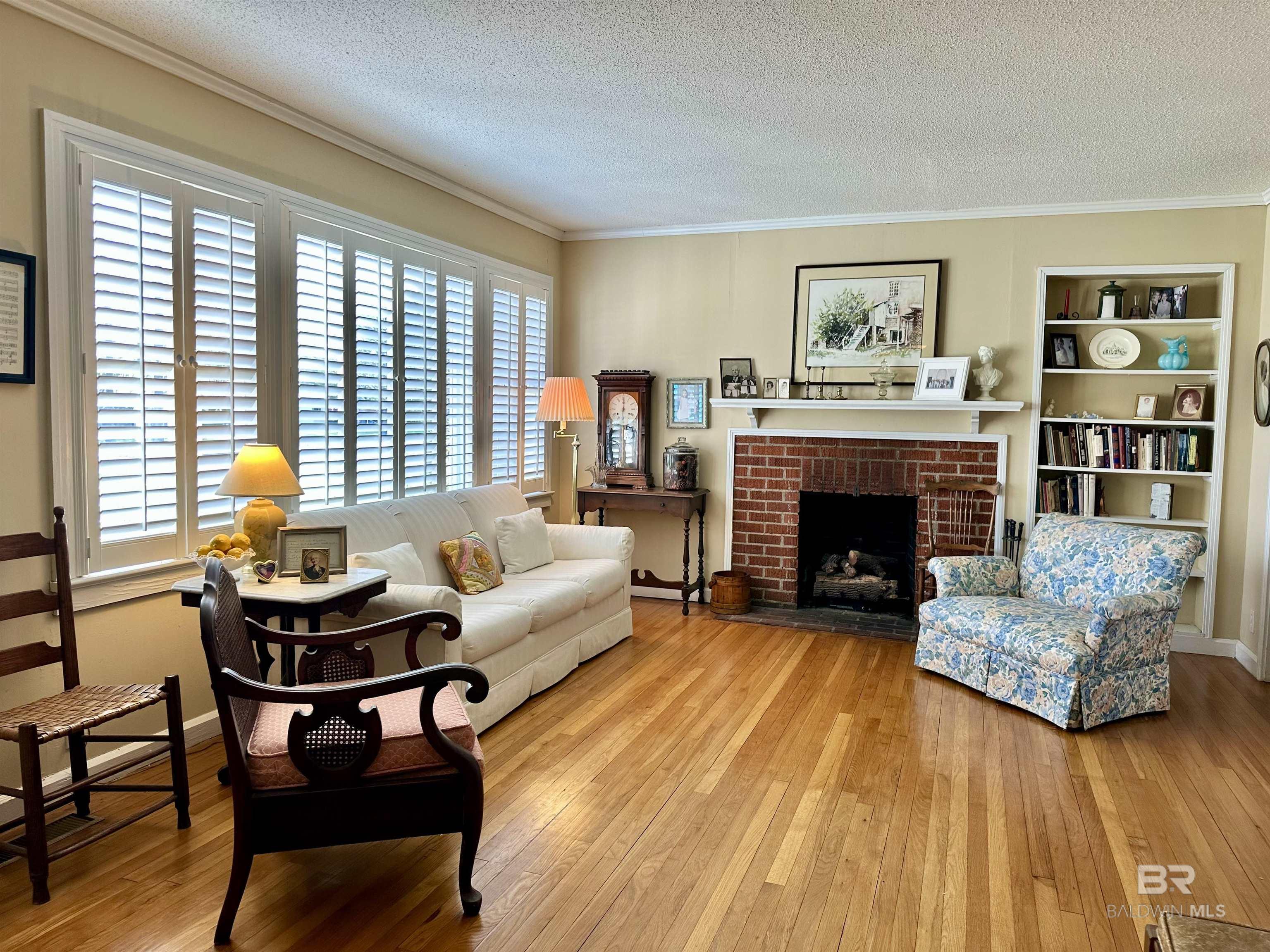 204 W Montesano Drive