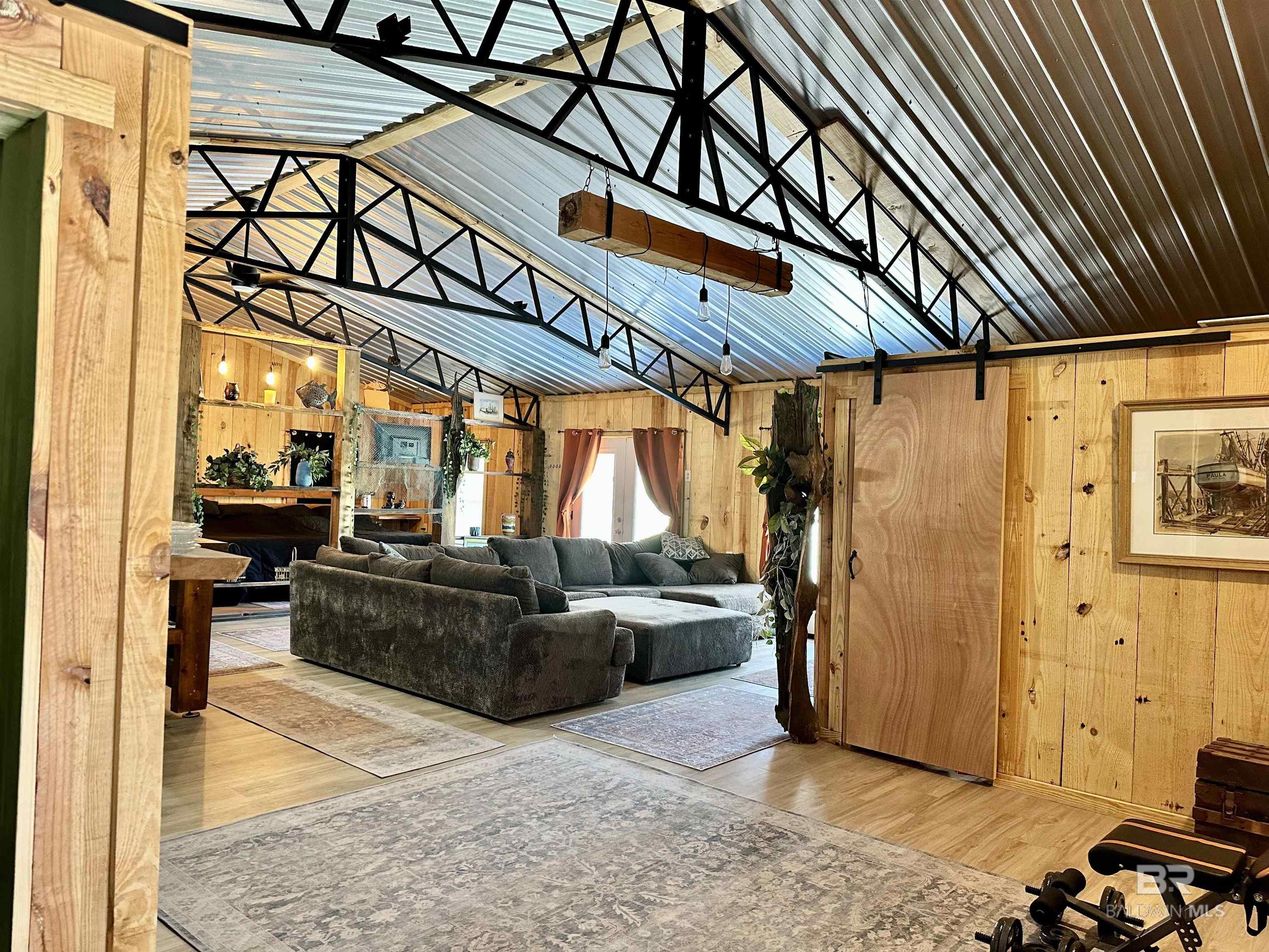 2516 Wolf Log Road