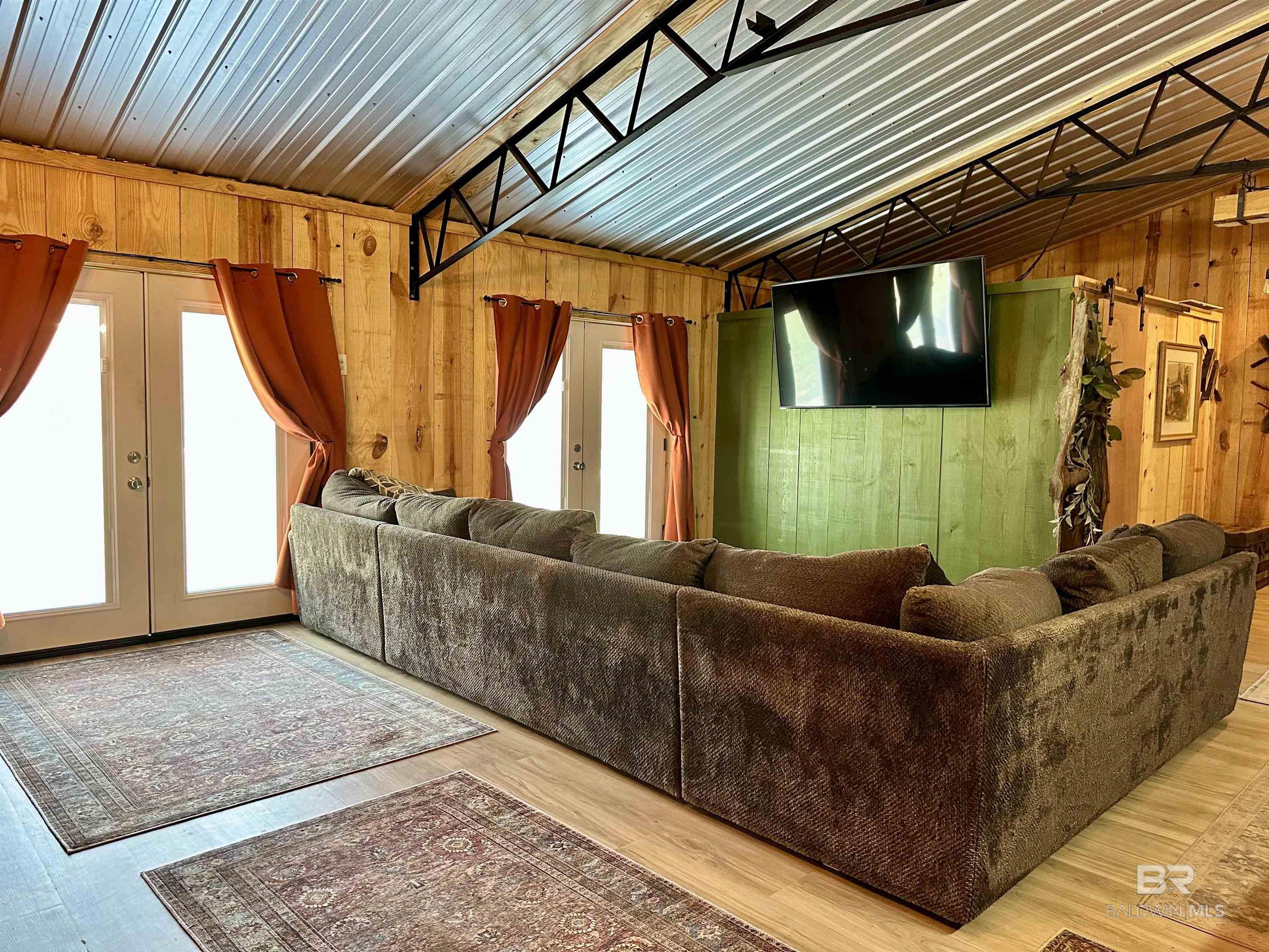 2516 Wolf Log Road