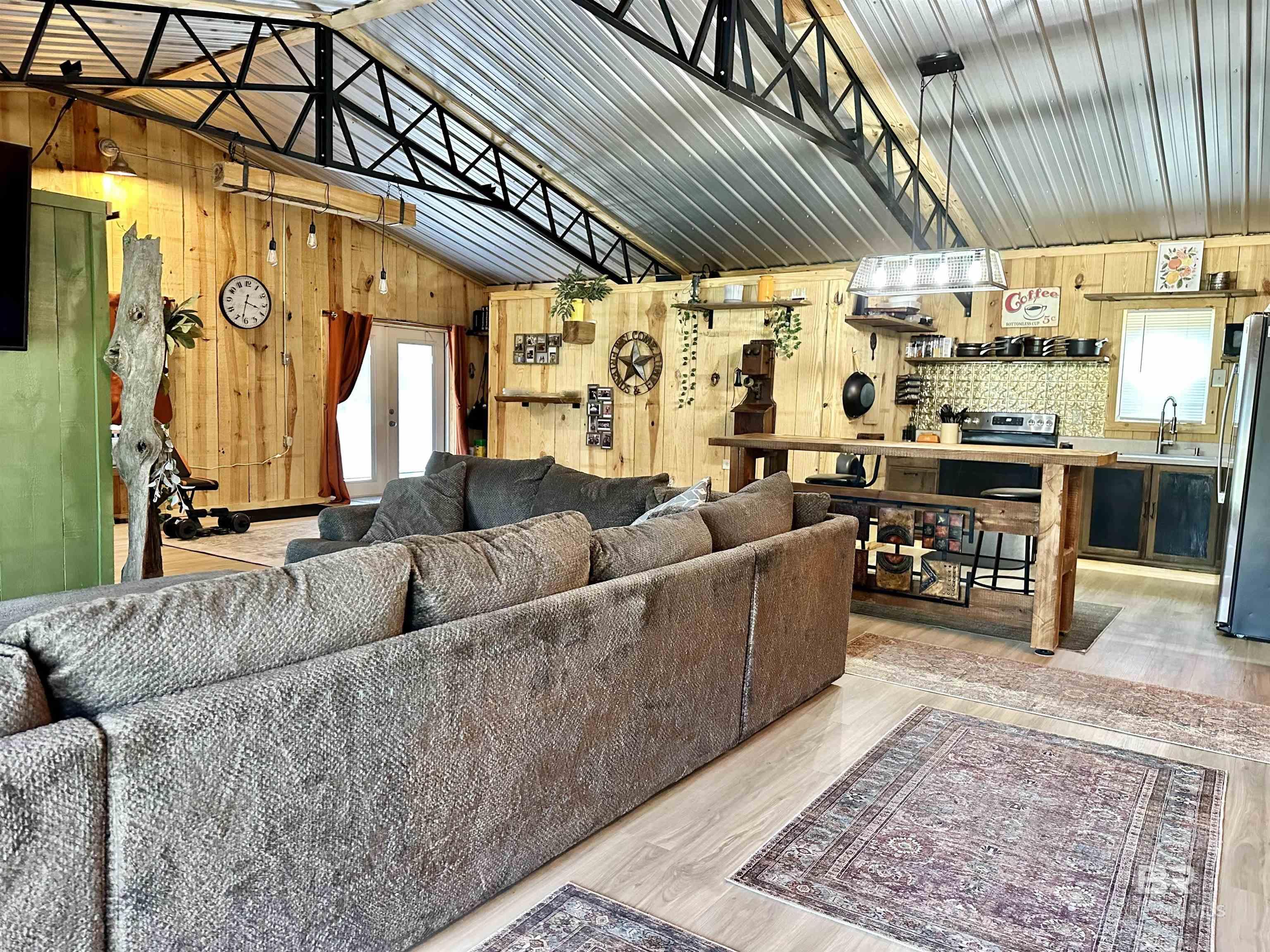2516 Wolf Log Road