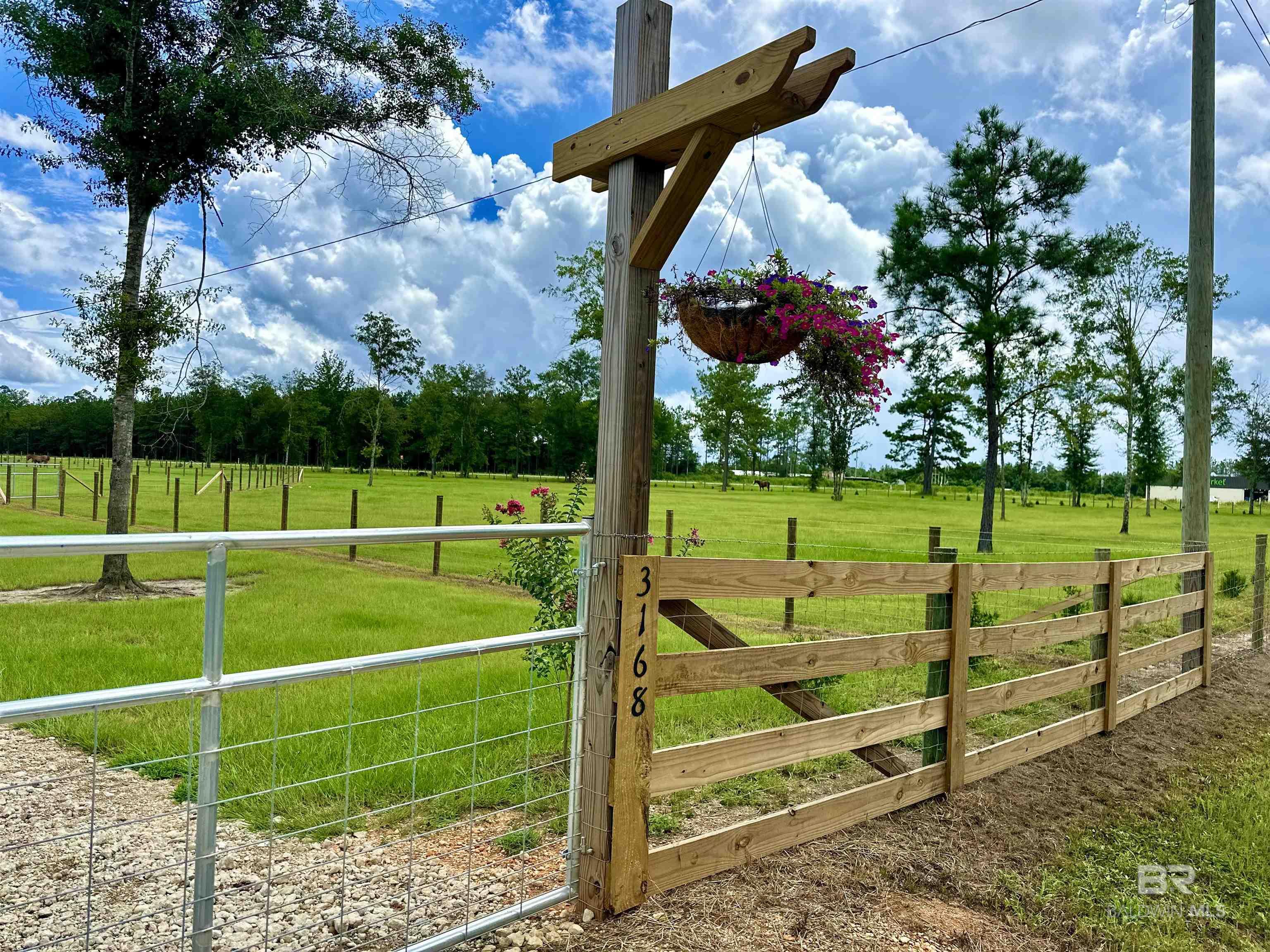 3168 Old Highway 31