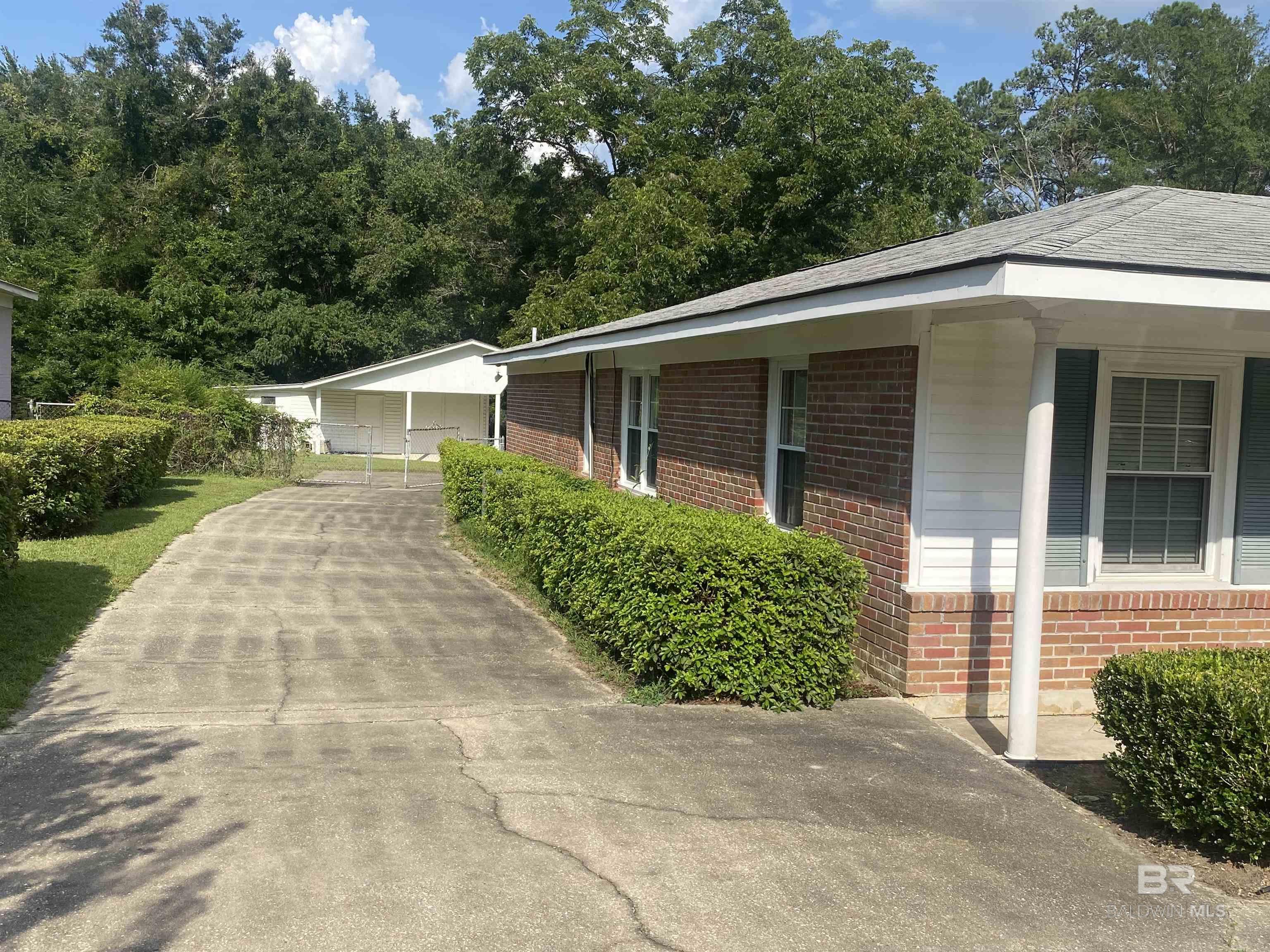 404 N Forest Hill Drive