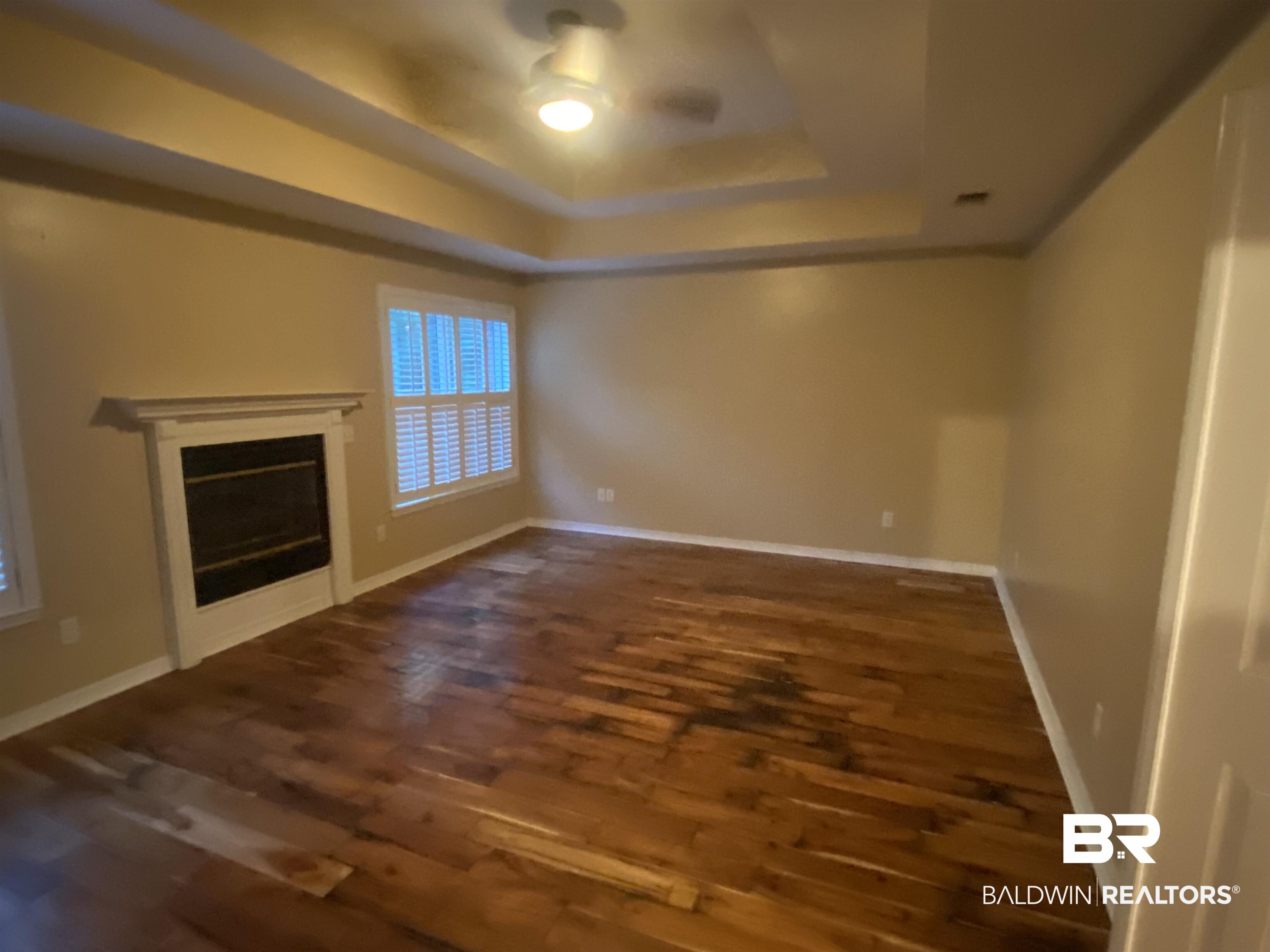 301 Long Boulevard