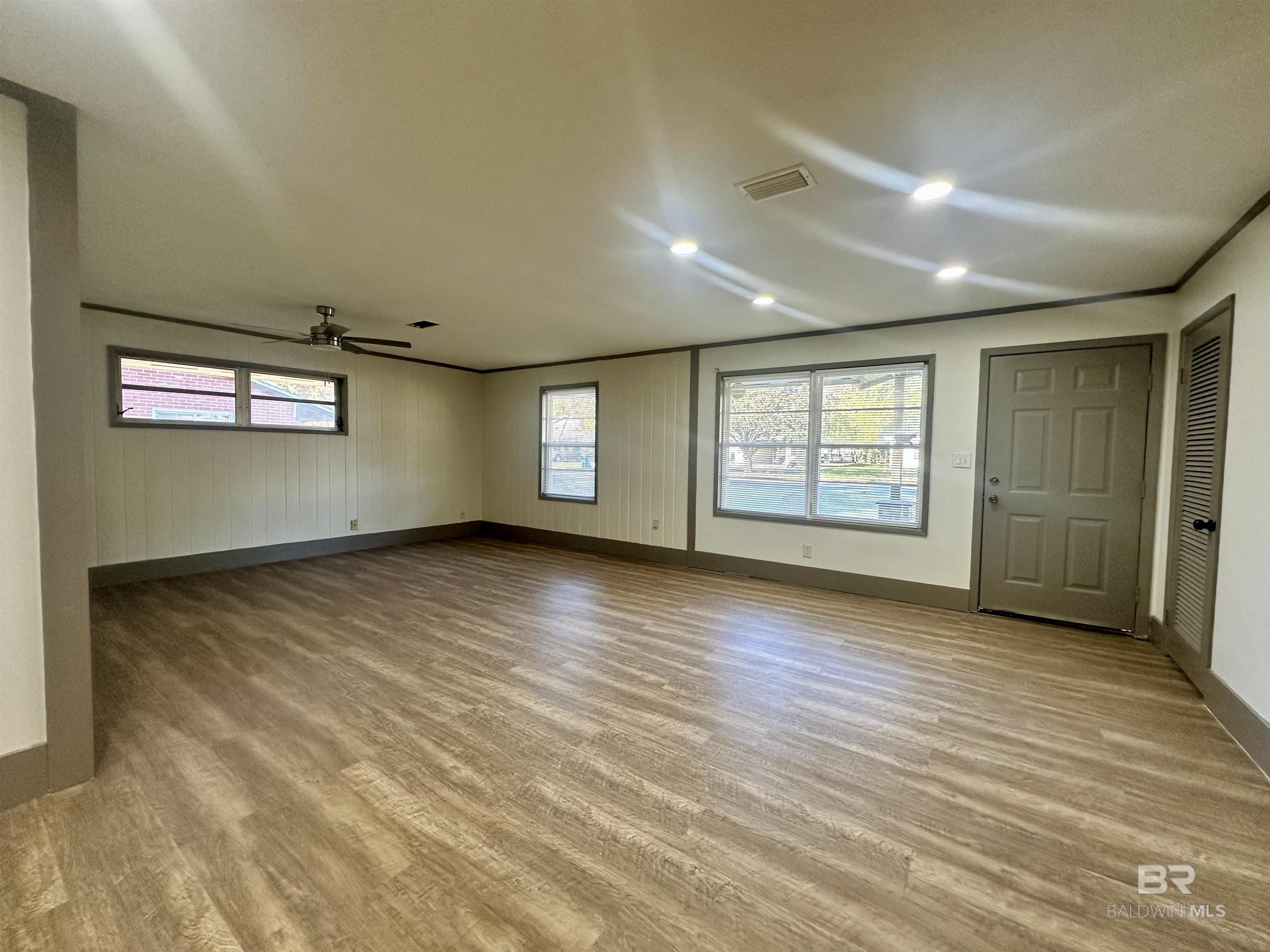 110 Lynnbrook Drive