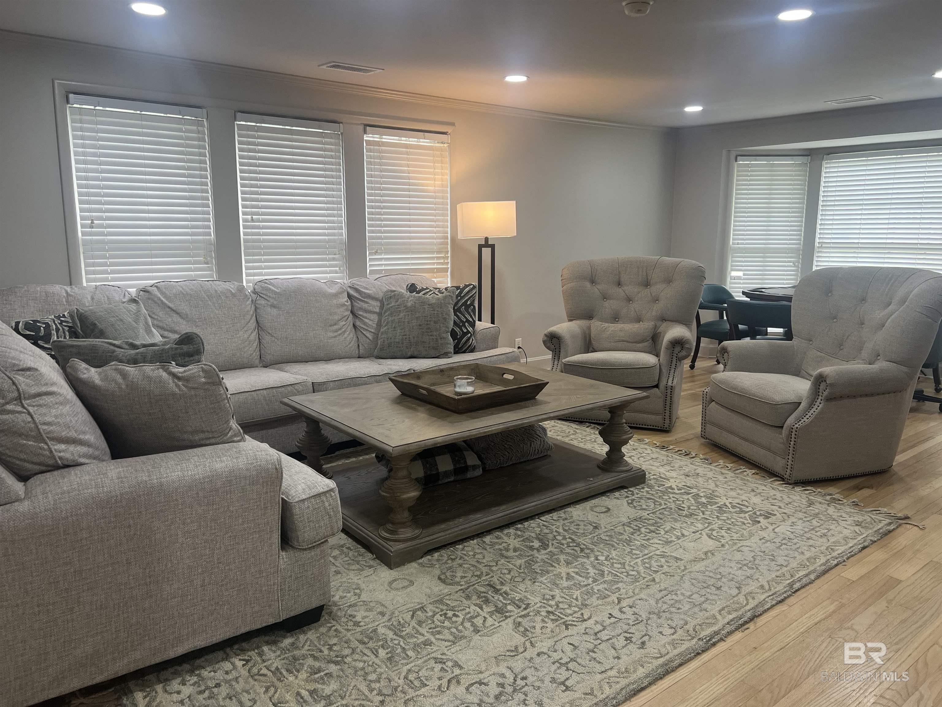800 Bellevile Avenue