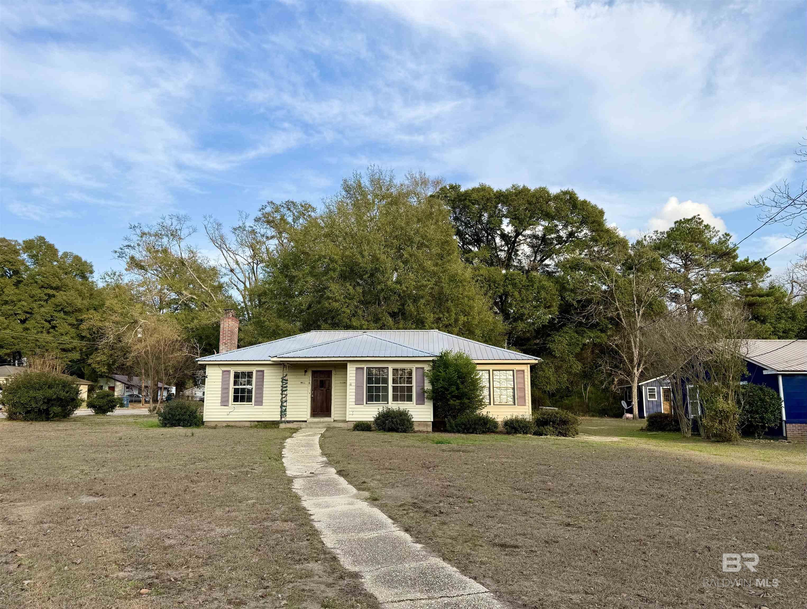 108 Lakeview Circle