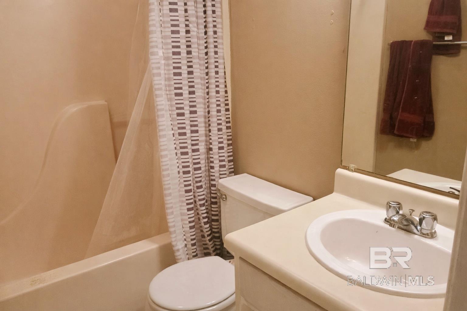 403 E Underwood Street