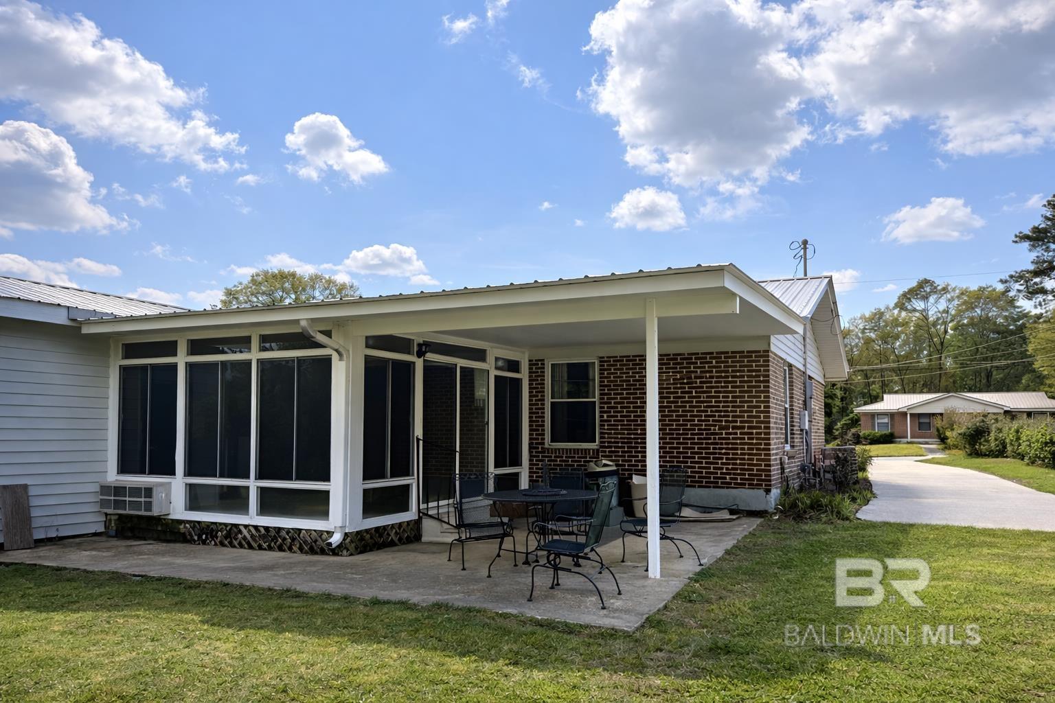 402 N Forest Hill Drive