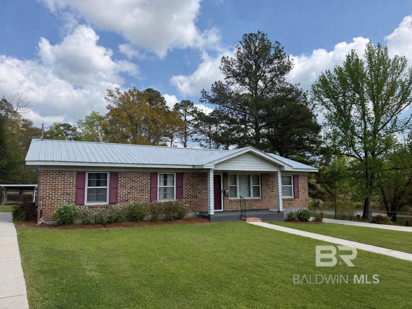 402 N Forest Hill Drive