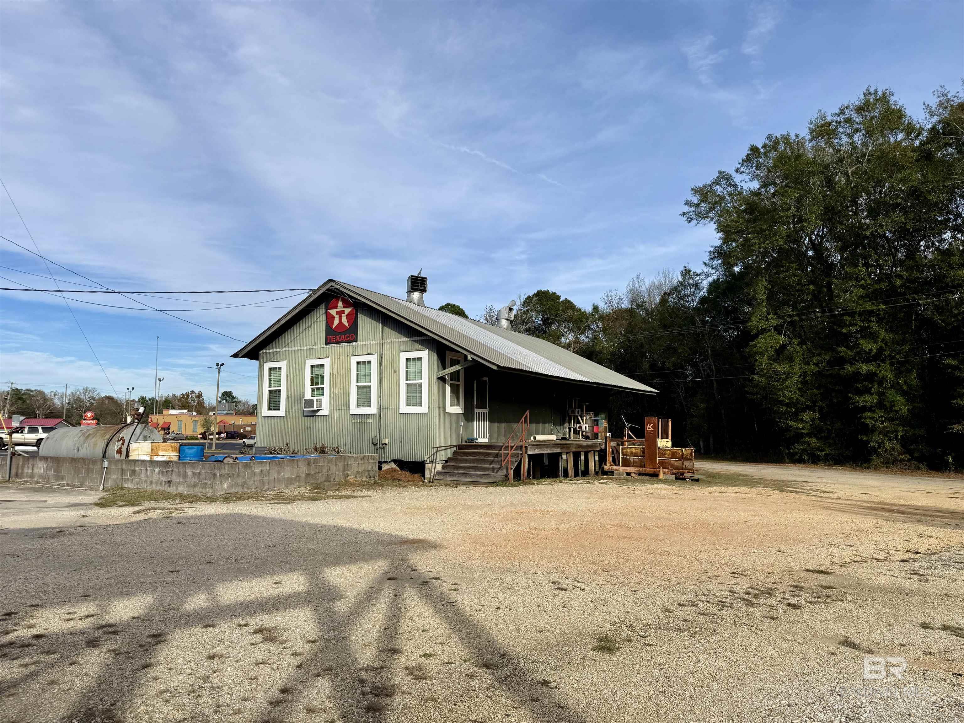 585 South Boulevard
