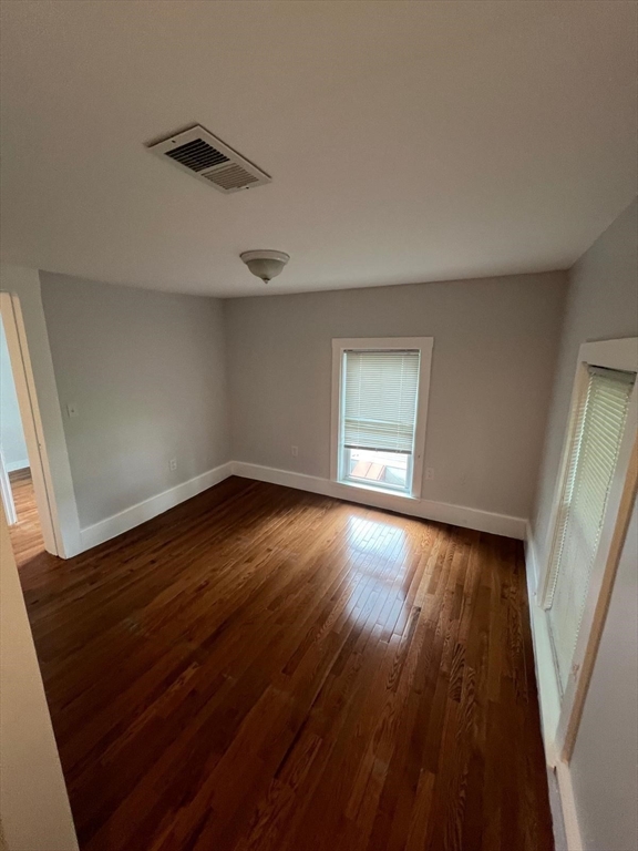 11 River St