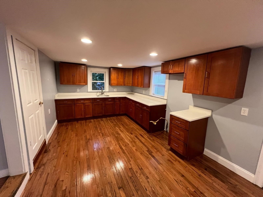 11 River St