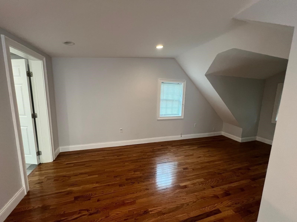 11 River St