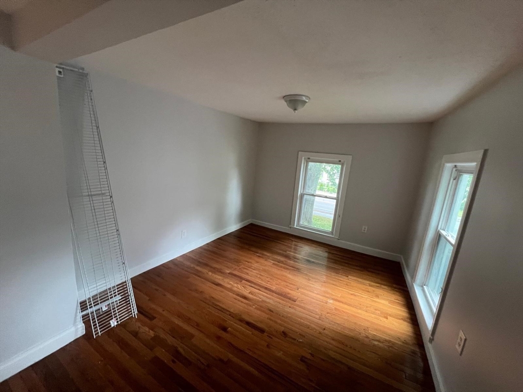 11 River St