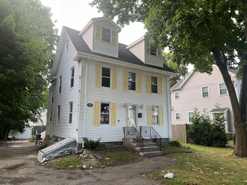 11 River St