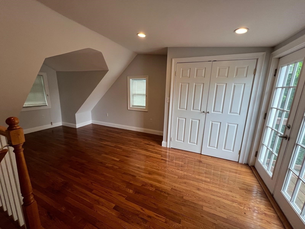 11 River St