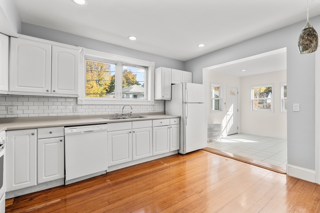 52 Selwyn St # 1