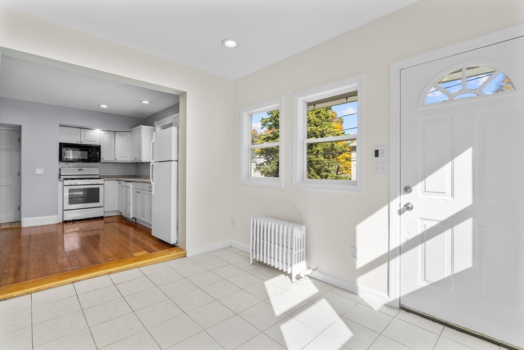 52 Selwyn St # 1