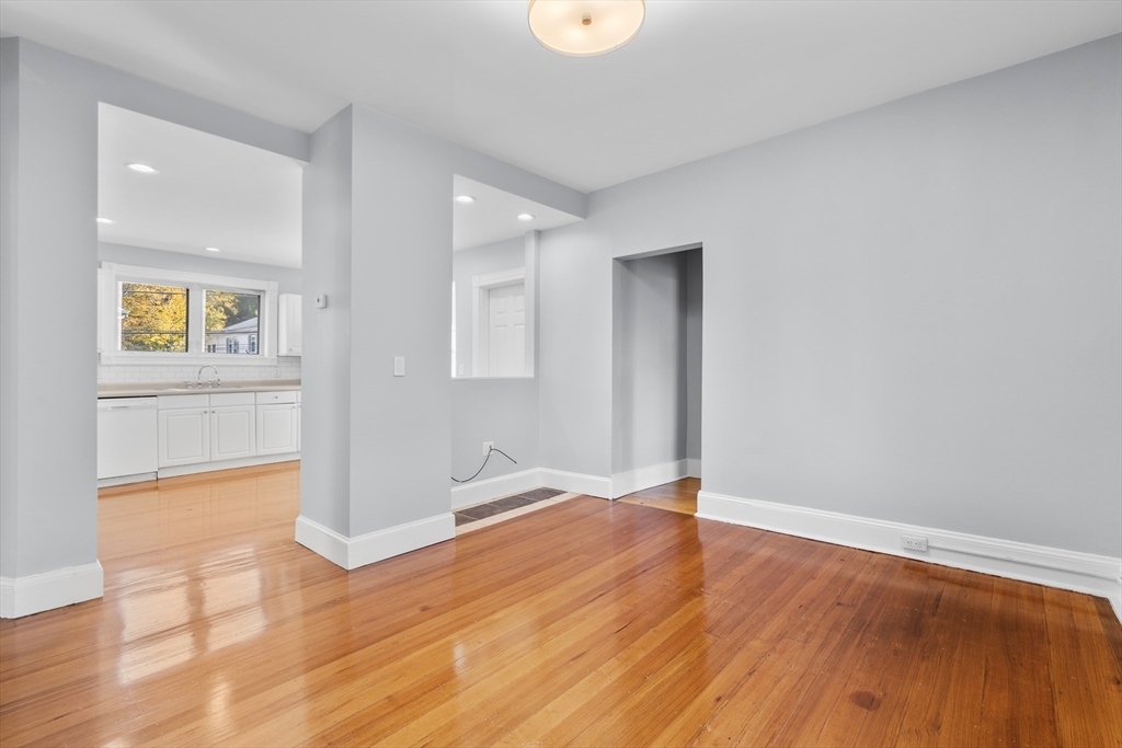 52 Selwyn St # 1