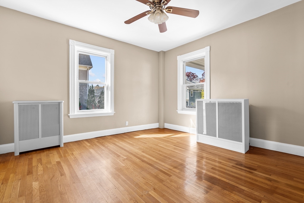 52 Selwyn St # 1