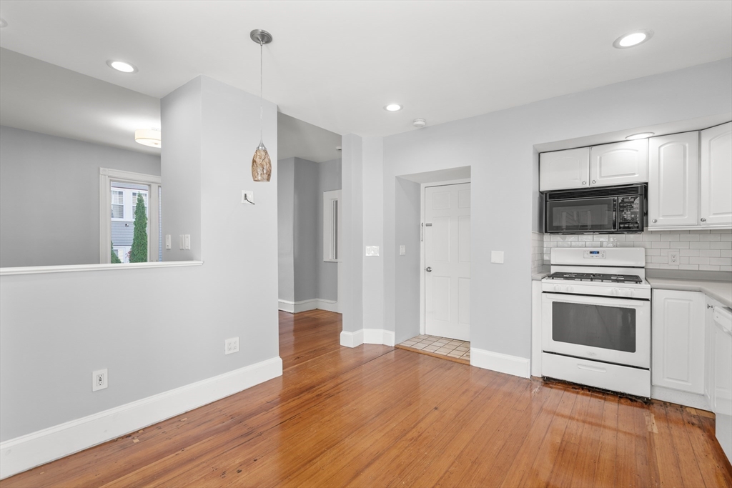 52 Selwyn St # 1