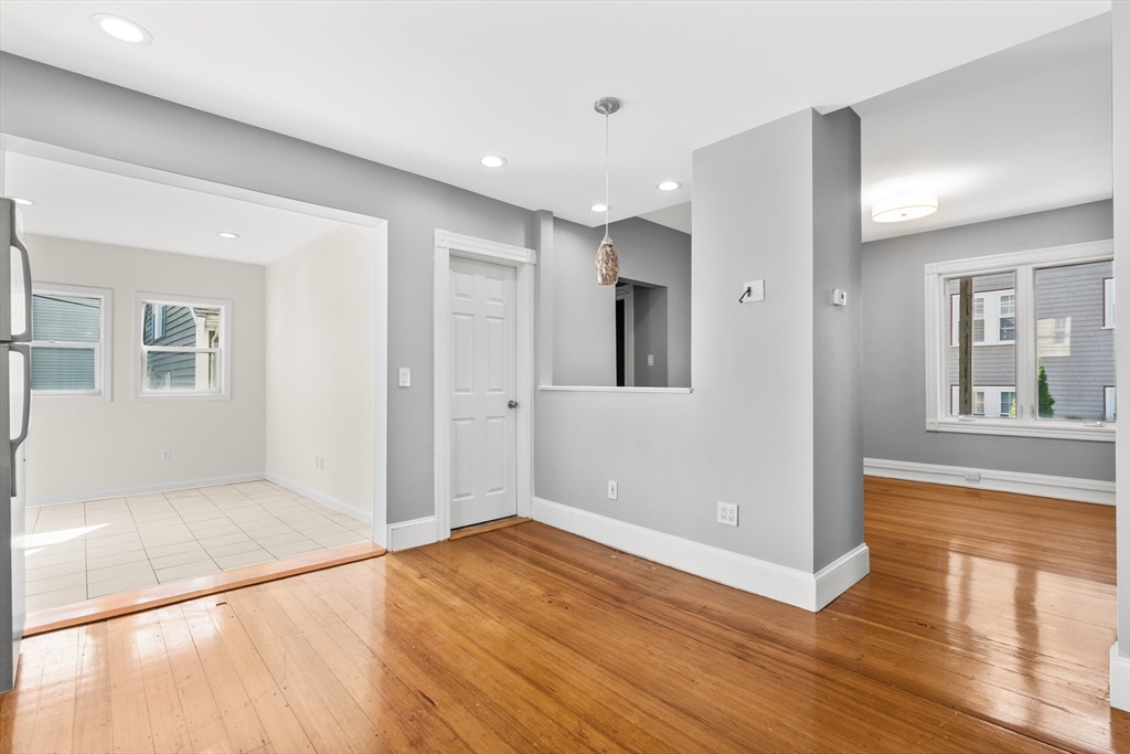 52 Selwyn St # 1