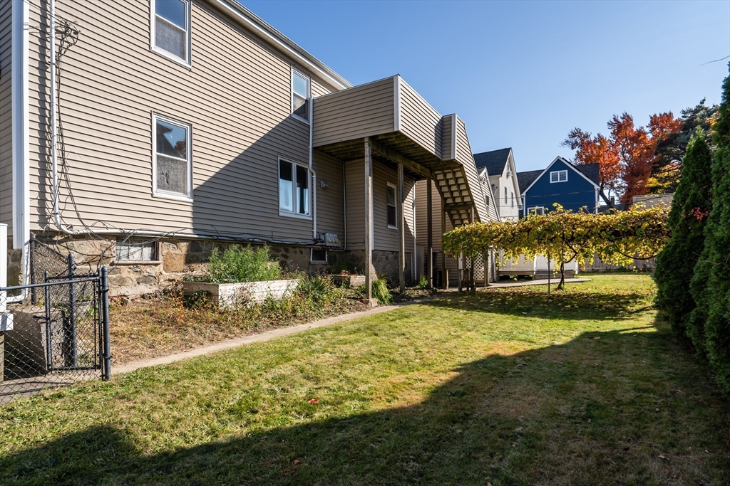 52 Selwyn St # 1