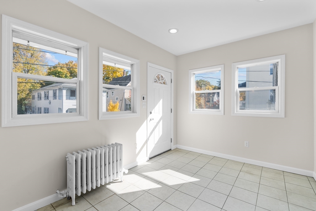 52 Selwyn St # 1