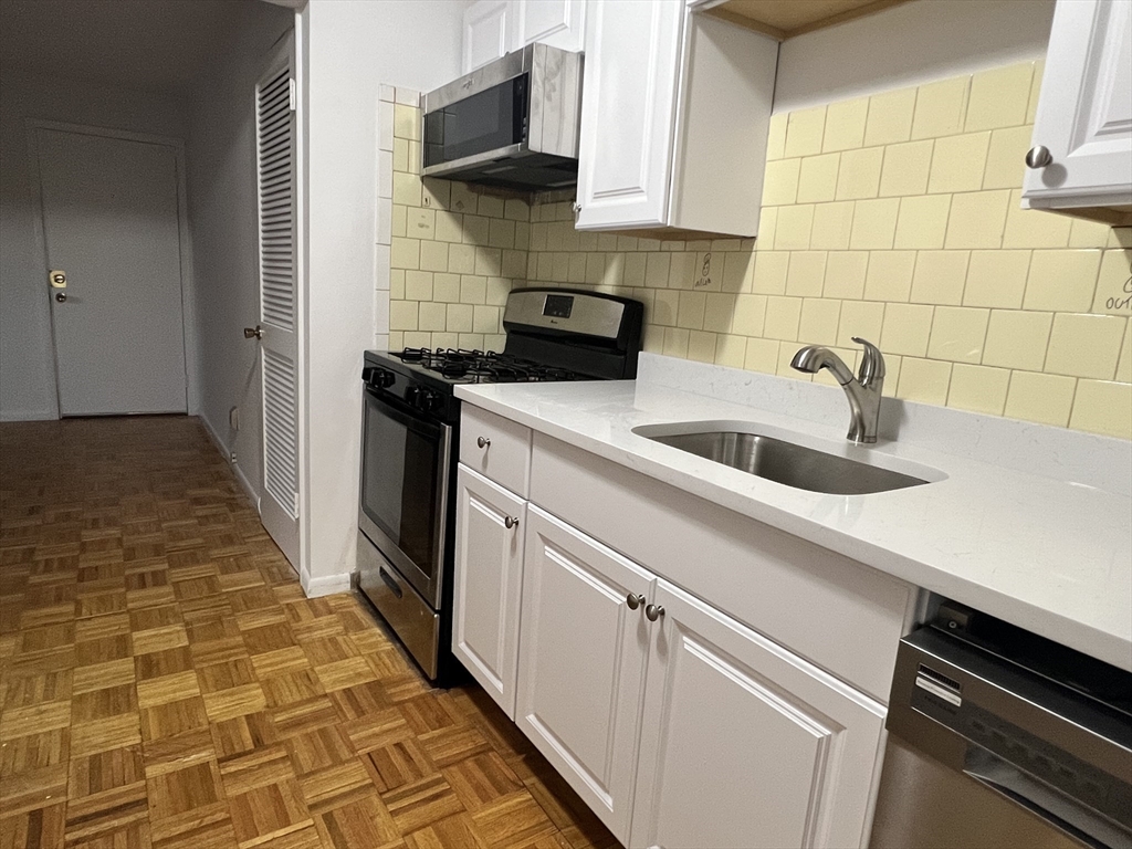 87R Madison St # 1R