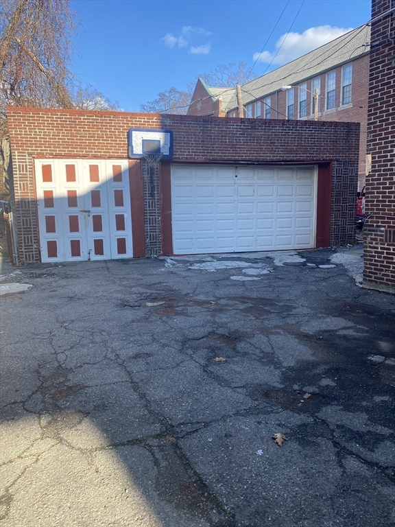 52 Brookledge St