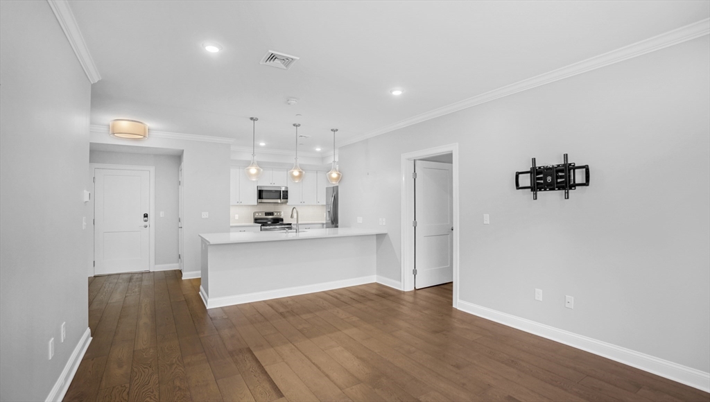 635 Old Post Rd # 204
