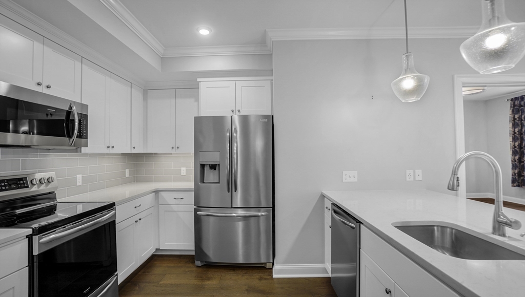 635 Old Post Rd # 204