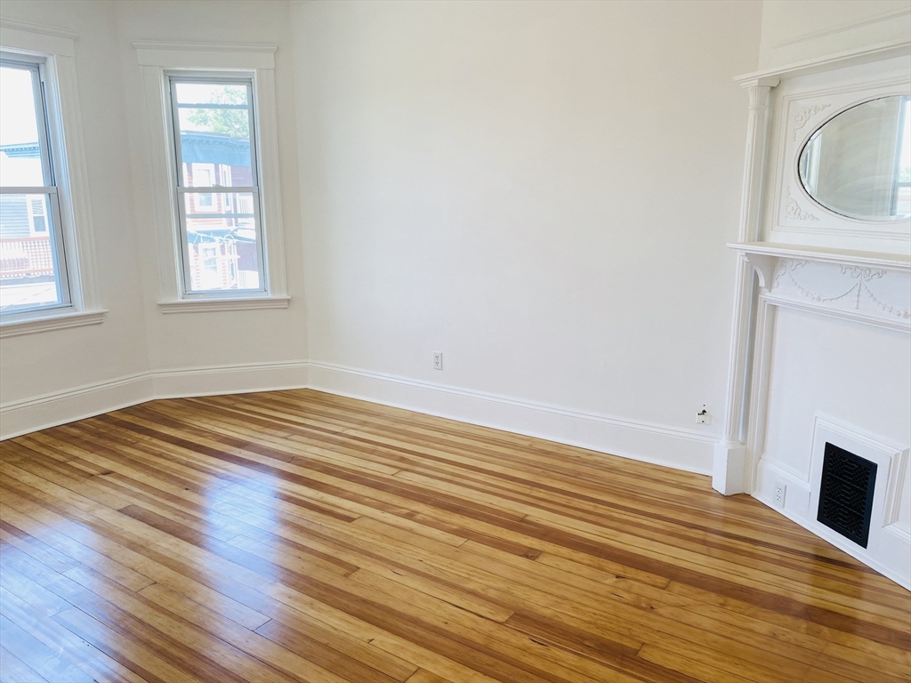 17 Rowell St # 1