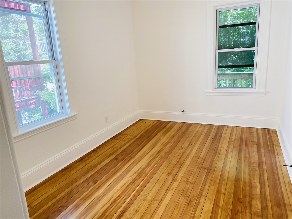17 Rowell St # 1