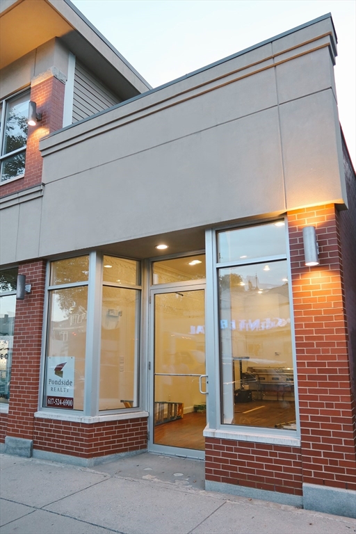 613 Centre St