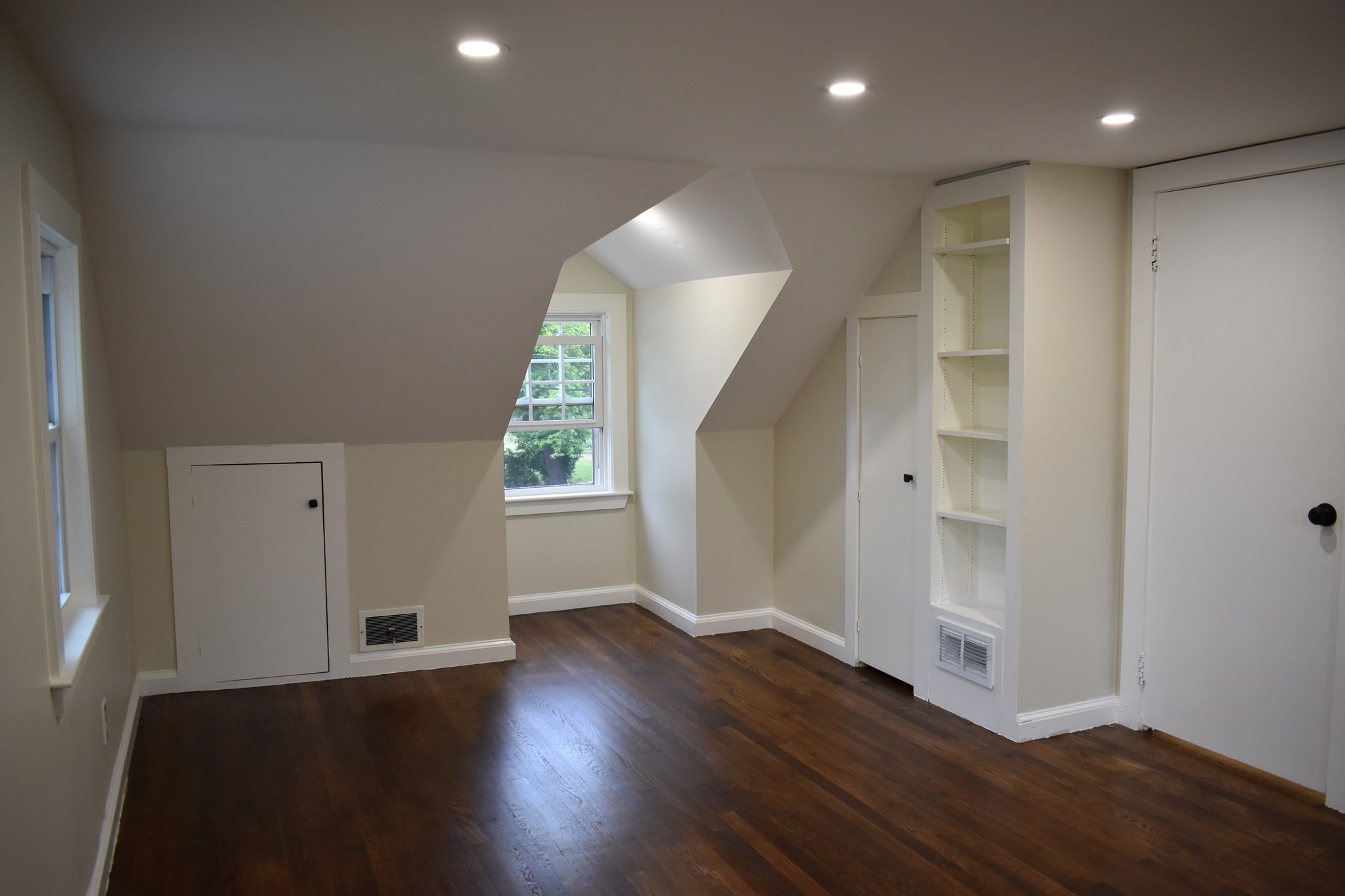 65 Thomas Rd