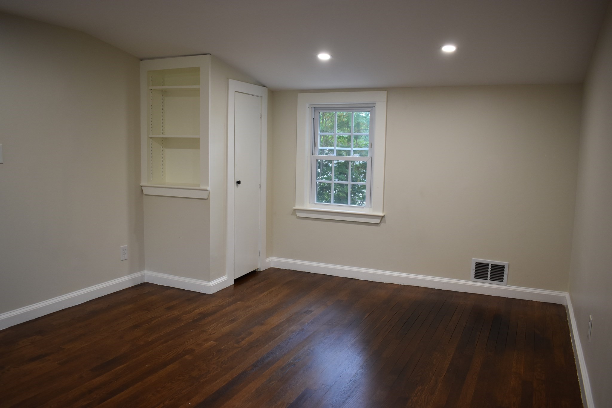 65 Thomas Rd