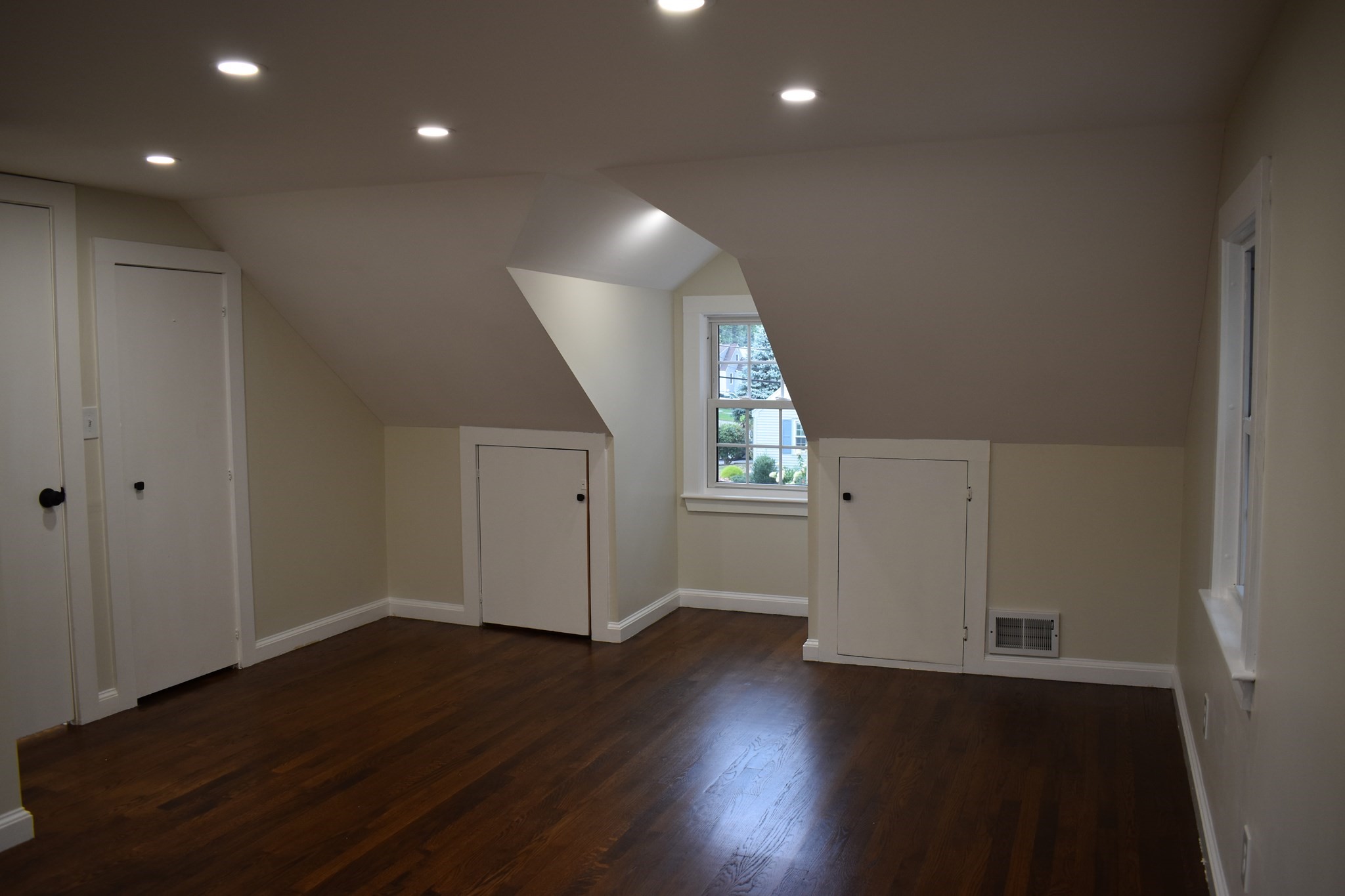 65 Thomas Rd