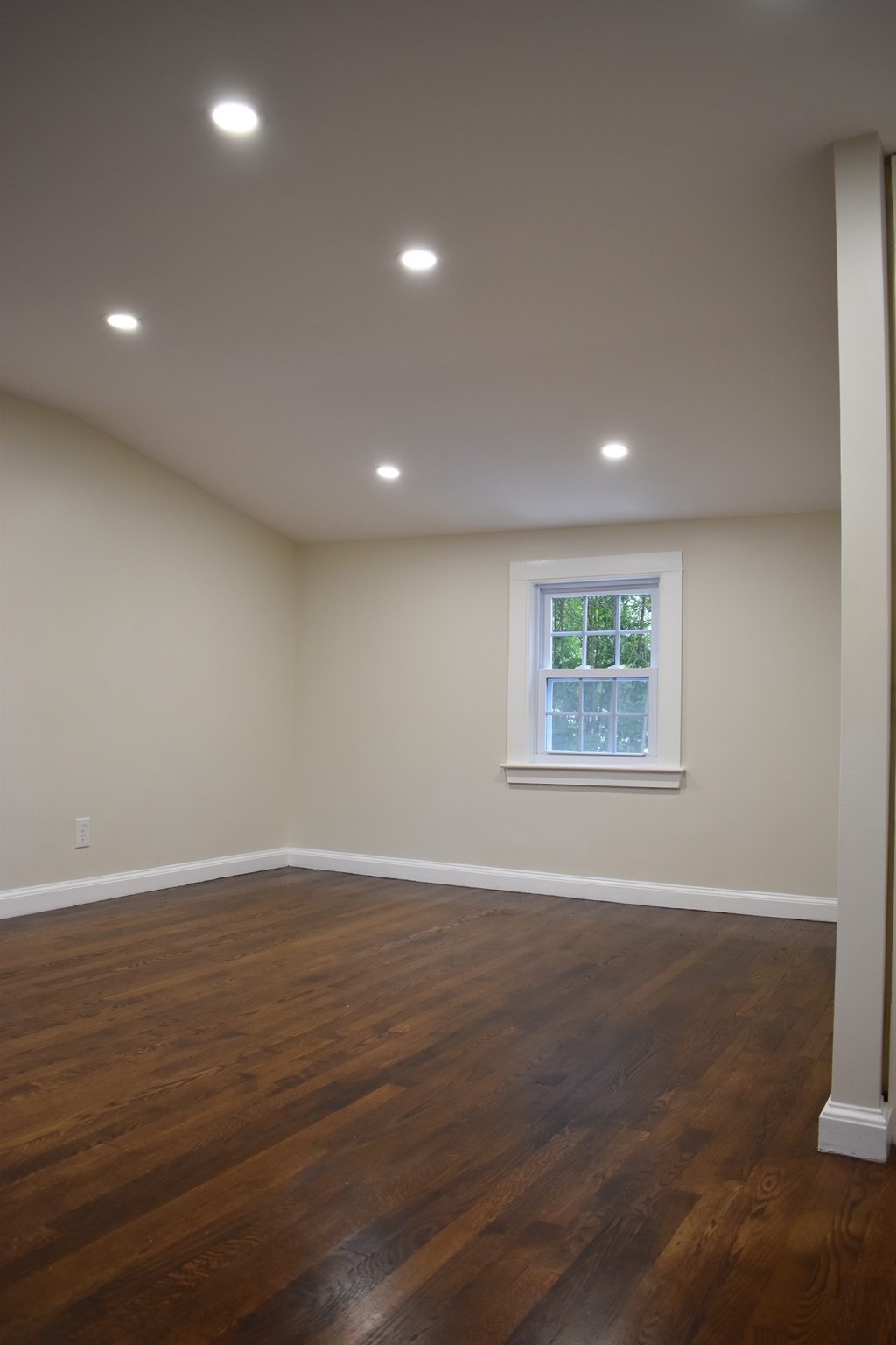 65 Thomas Rd