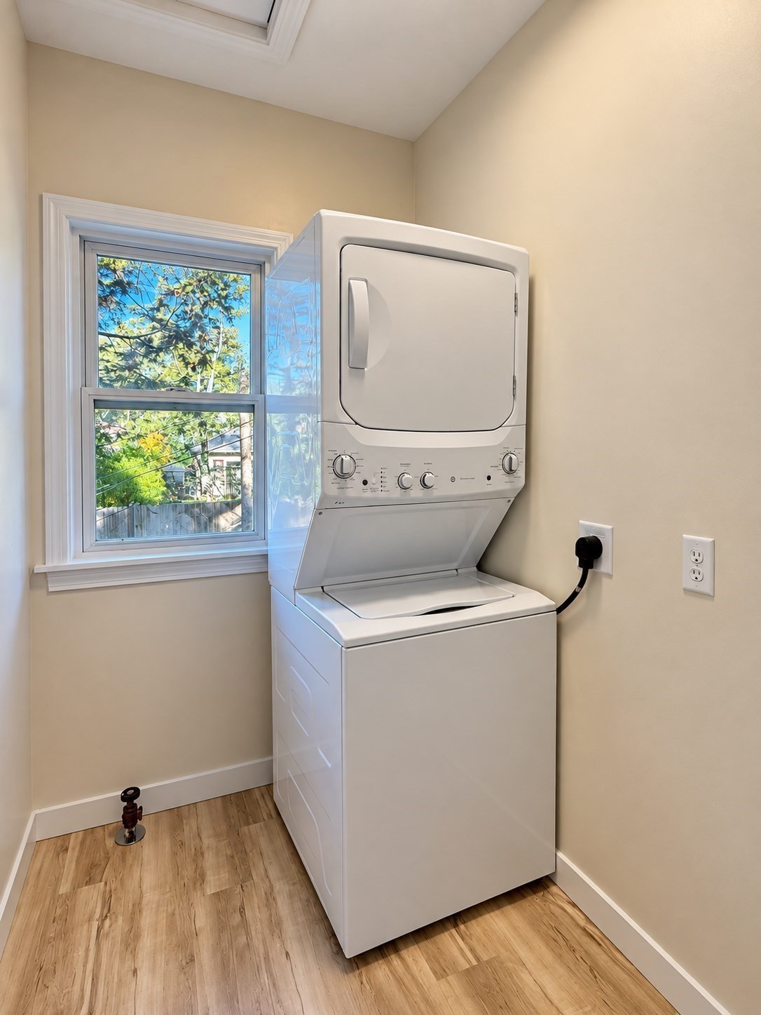 22 Colonial Rd # 2