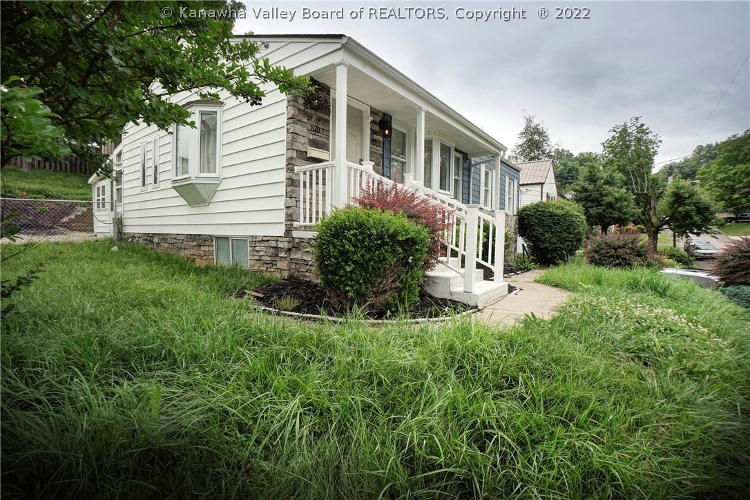 820 Greenbrier Street