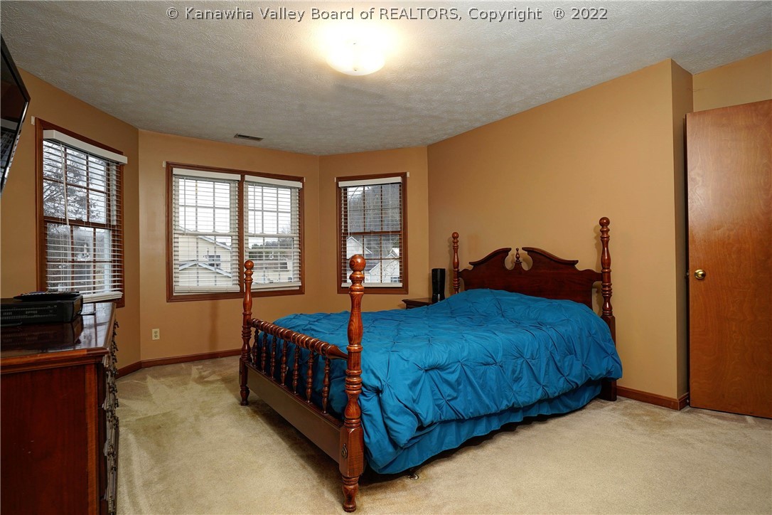 6 Hampton Road